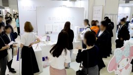 One of the exhibitors at Femtech Tokyo 2023 presenting their femtech products to visitors