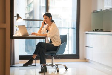 女性フリーランスという働き方｜自由と安定を両立するための仕事選び